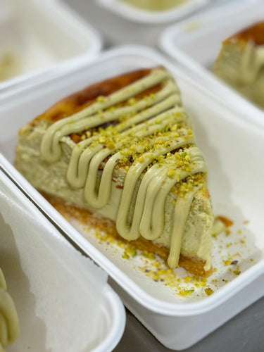 🍰✨ ¡Deléitate con nuestro Cheesecake de Pistacho! 🍫❤️