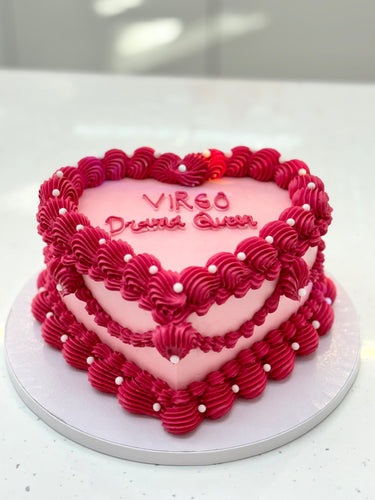 🎀🍰 ¡Sorprende con nuestro Vintage Cake Piping en forma de corazón! 💖✨