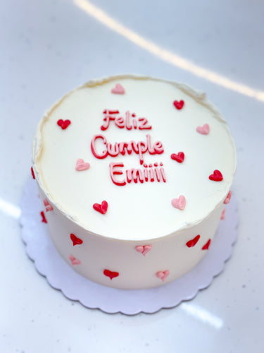 🎂❤️ ¡Descubre nuestro encantador "Full of Heart Round Cake"! 🌸🍰