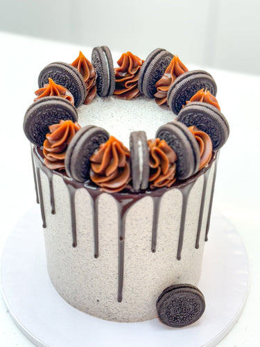 🍪🎂 ¡Deléitate con nuestro Cookies & Cream Cake con Dulce de Leche! 🍫✨